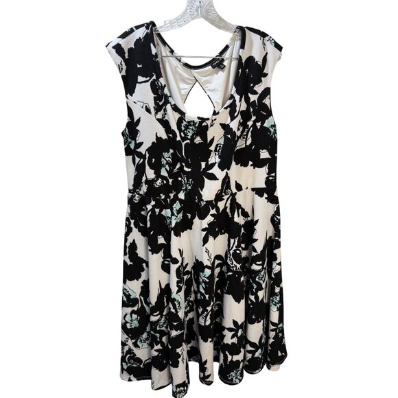 Torrid 1X Floral Sleeveless Fit & Flare Dress With Keyhole Back Black & White Pa - Picture 1 of 6